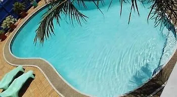 Moffat Beach Motel קלונדרה
