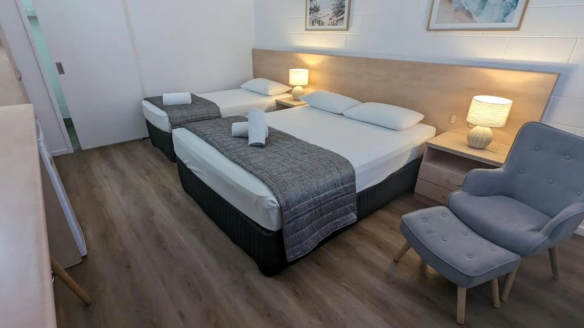 Moffat Beach Motel קלונדרה