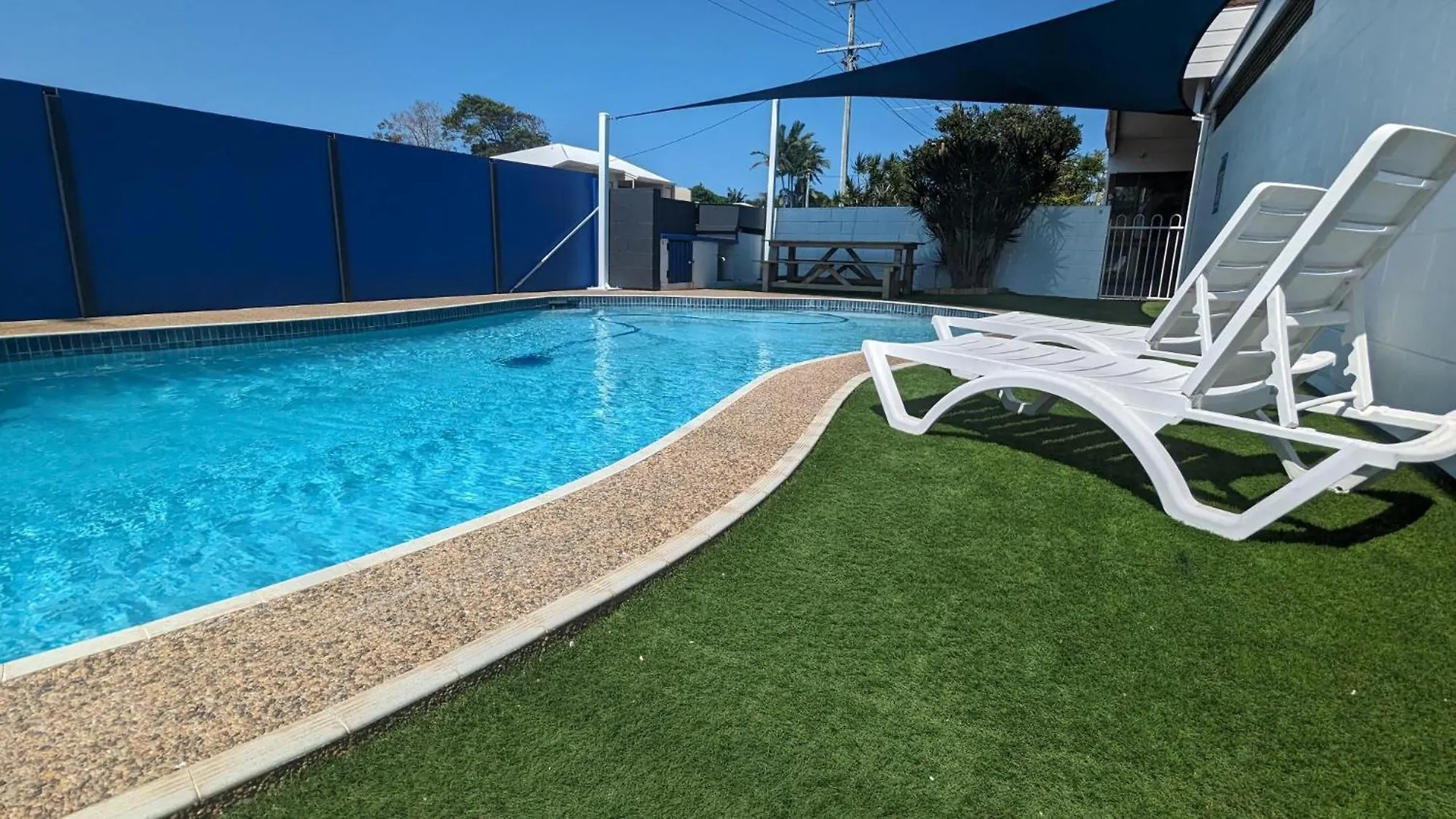 Moffat Beach Motel קלונדרה