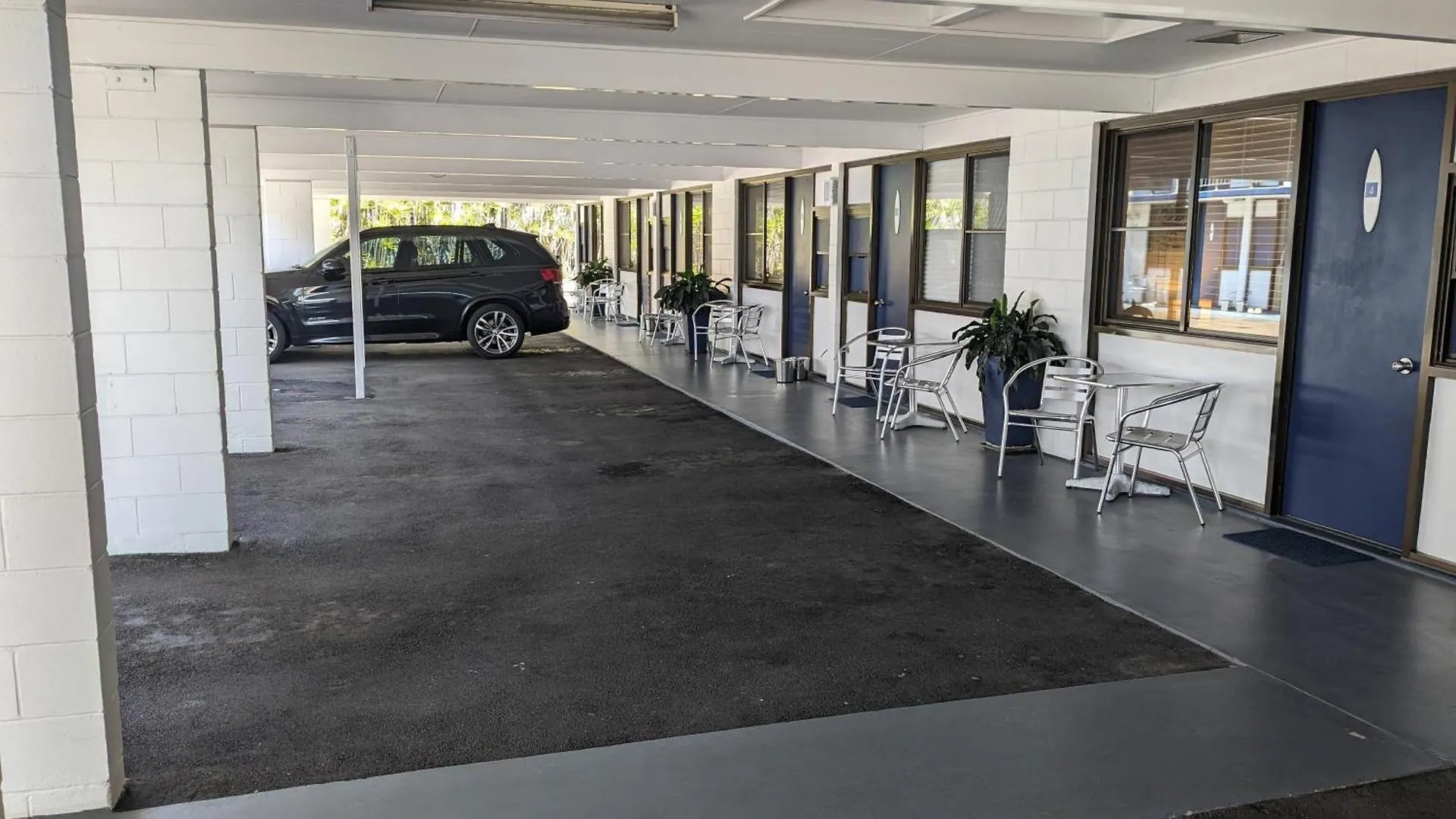 Moffat Beach Motel קלונדרה