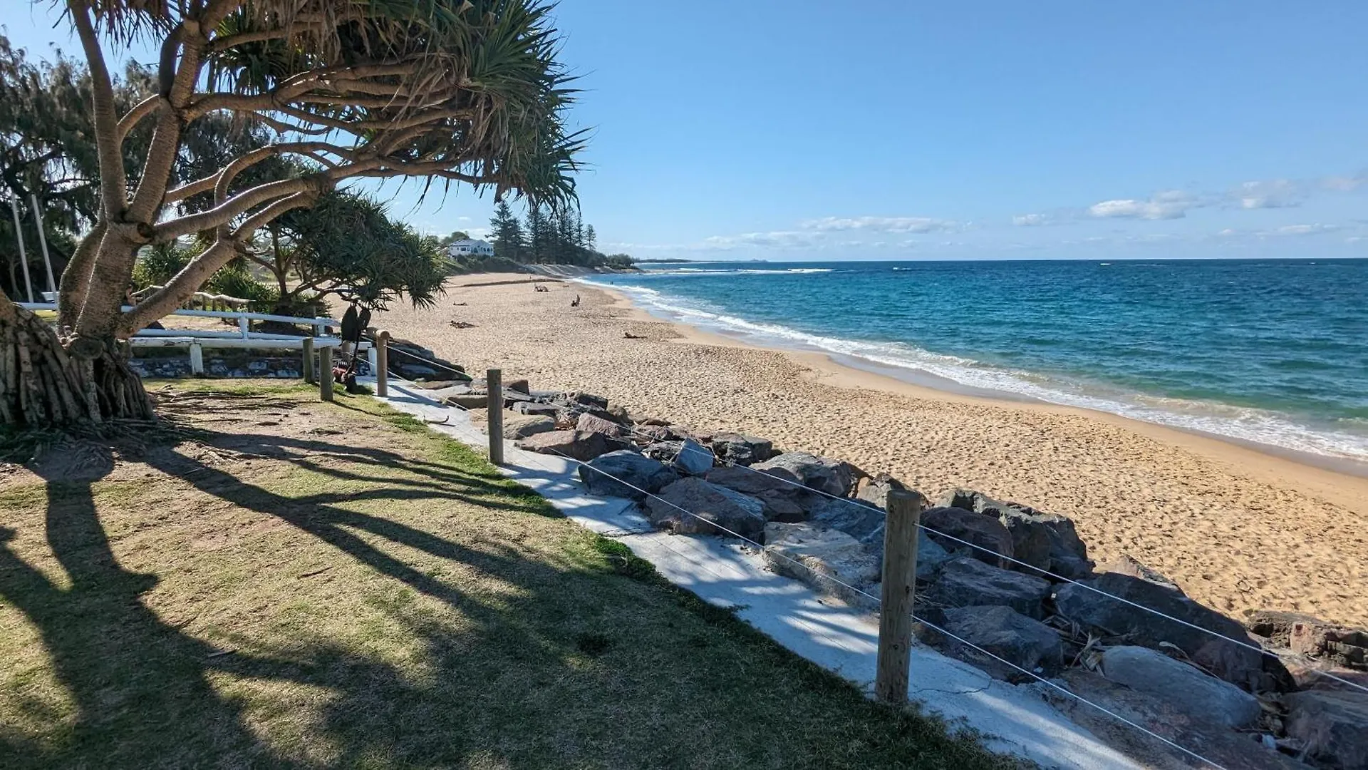 Moffat Beach Motel קלונדרה