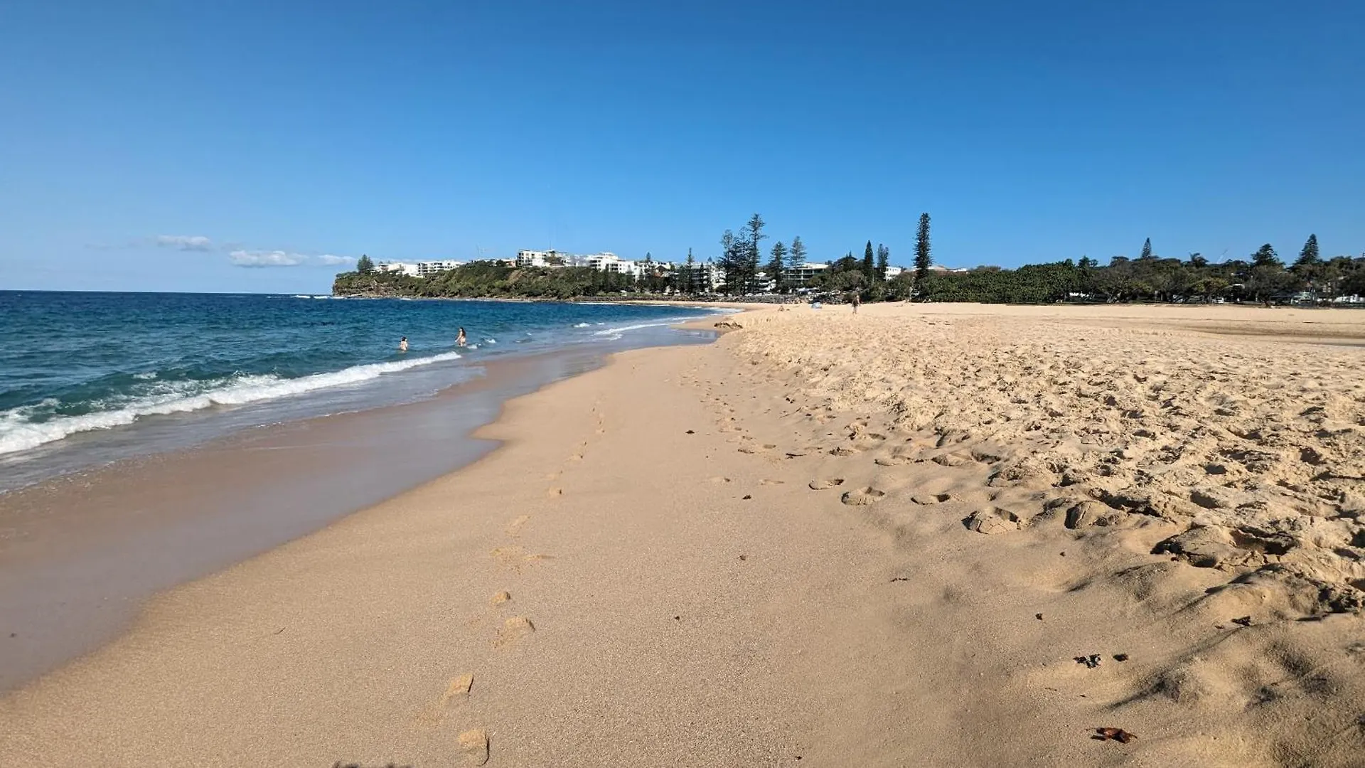 Moffat Beach Motel קלונדרה