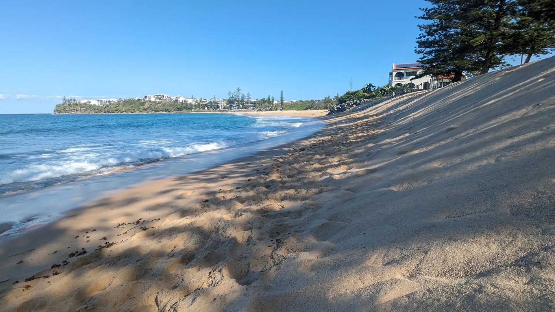 Moffat Beach Motel קלונדרה