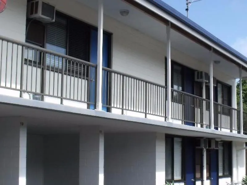Moffat Beach Motel קלונדרה